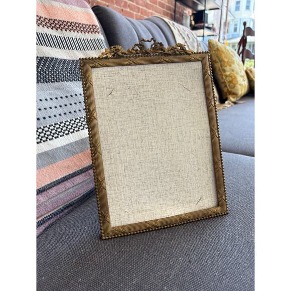 Antique Gilt Brass Picture Frame – 8x10 Ribbons & Bows French-Style Easel - Picture 7 of 7